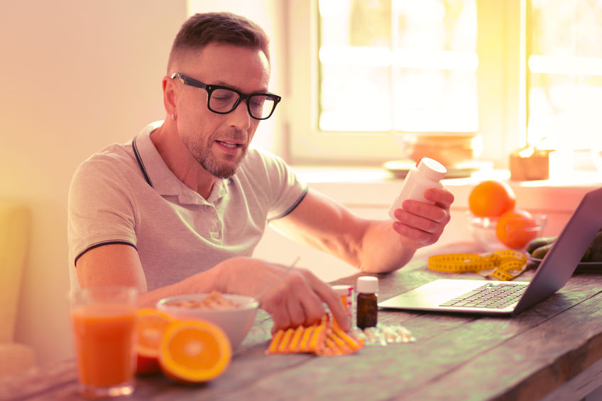 renue-rx-Should-You-Take-Ibuprofen-With-Food-How-To-Prevent-Stomach-Pain-From-NSAIDs